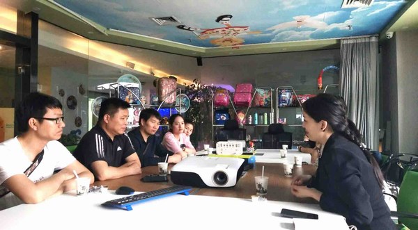 2018-5-24 bet36365路检测中心师生应邀赴郑州约克动漫公司参观学习.jpg