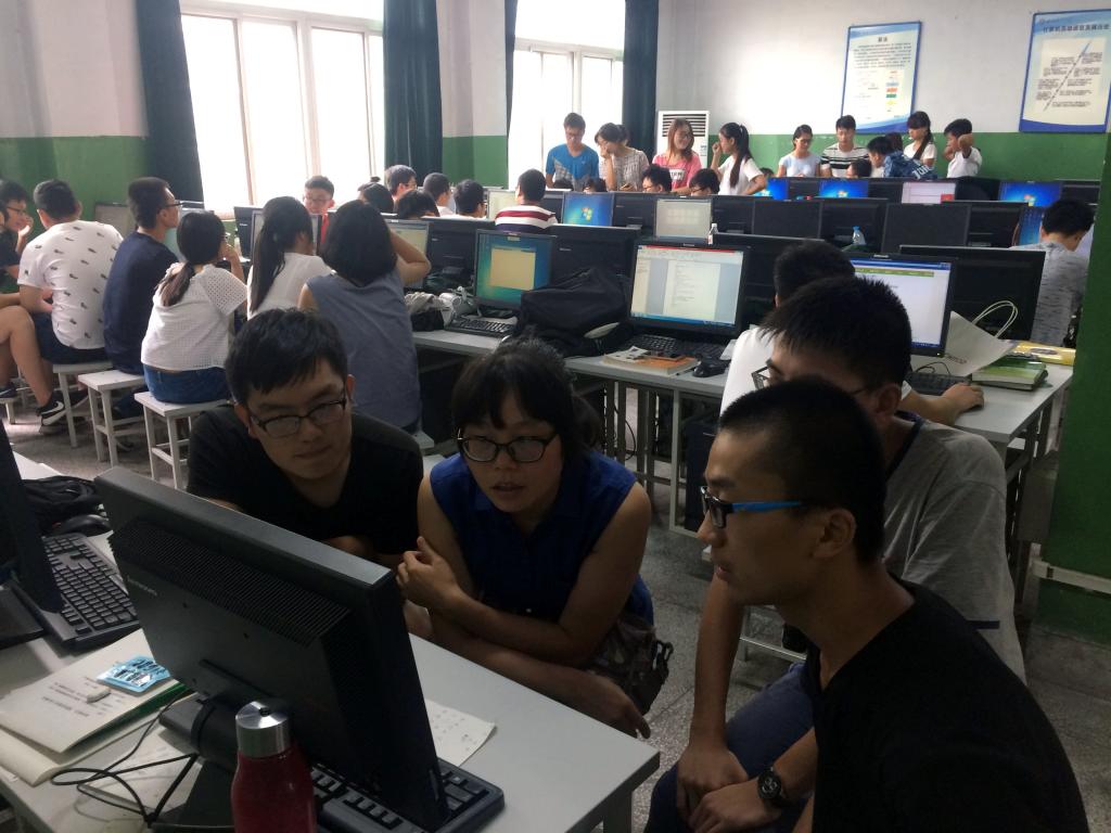 吴成晶老师指导培训中